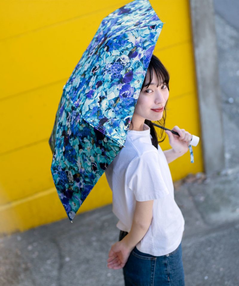 レディース雨傘 折傘 折りたたみ ミニ ３段式 リバーシブルフラワー 外側無地 内側花柄 おしゃれ 日本製 エイト 25186 ブラック