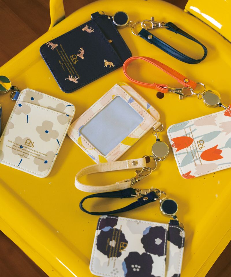 プイリ ケース付き 合皮プリントリール付きパスケース Wpc. patterns グッズ ギフト